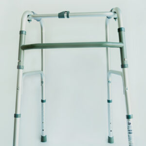 Caminador Plegable con un Botón en Aluminio sin Ruedas