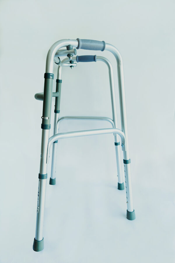Caminador Plegable con un Botón en Aluminio sin Ruedas